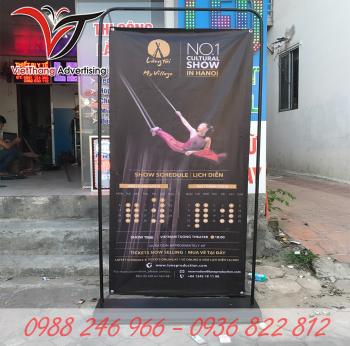 Standee đế sắt