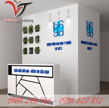 Biển quảng cáo sau quầy