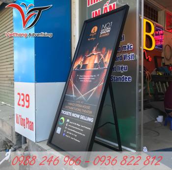 Standee chân gập