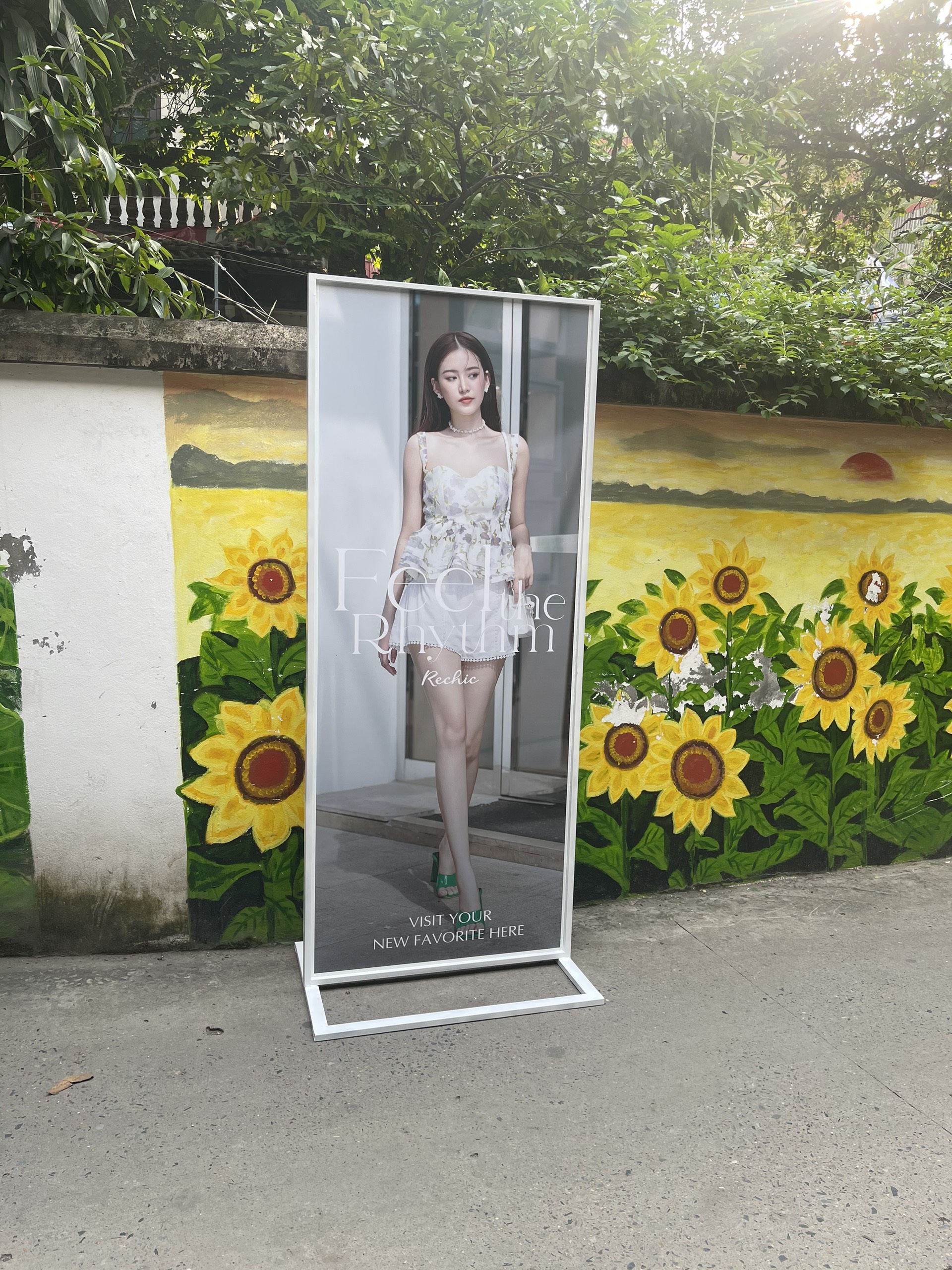 Standee khung sắt